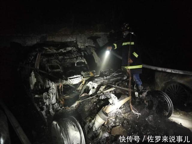 网友爆料上海一特斯拉轿车疑似自燃爆炸,官方
