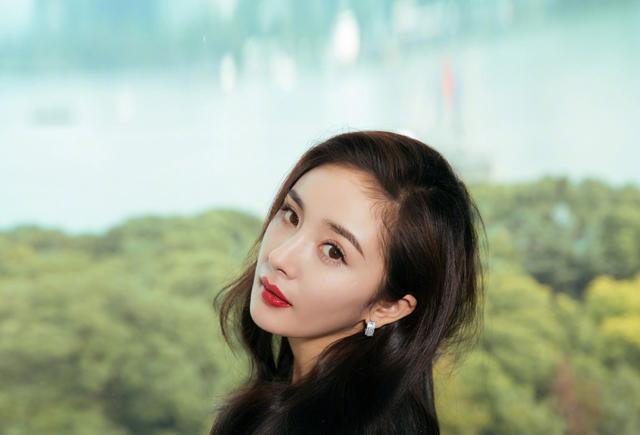 你知道你的女神喜欢吃什么零食吗?热巴最喜欢