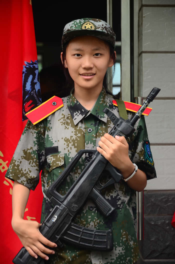 中国少年特种兵女兵更有风彩