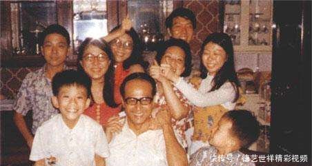 李嘉诚一家拜祭已故妻子, 李泽楷闭口不谈梁洛