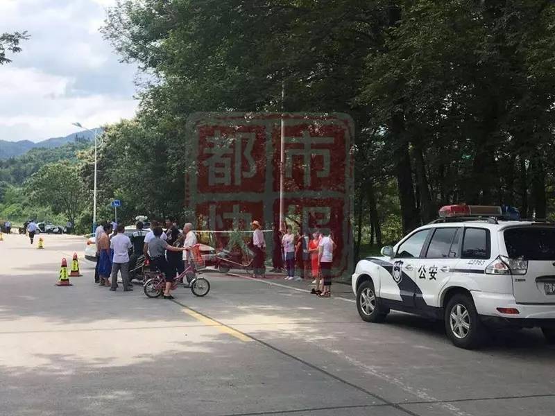 当街杀害一对母子原因是什么?凶手现场杀人浑身是血照片曝光