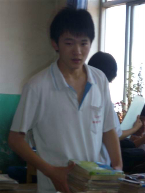 这个男孩难看吗?实话实说没关系_360问答