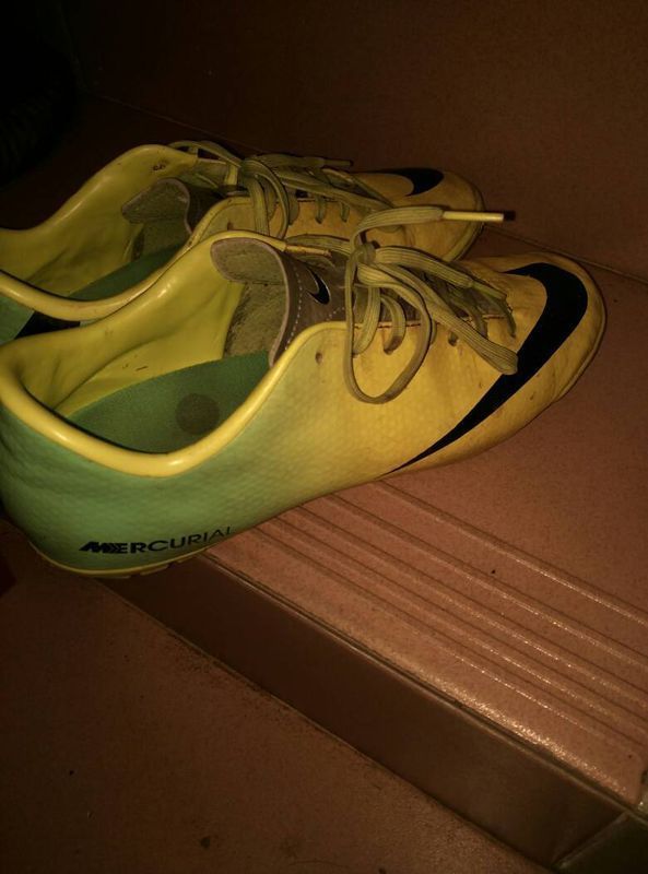 这种足球鞋怎么洗 前几天下大雨踢球全湿了 可