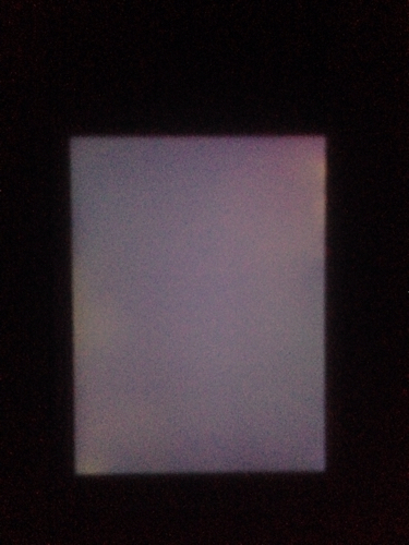 如图是我新买的ipad air2 屏幕有漏光如图 算严