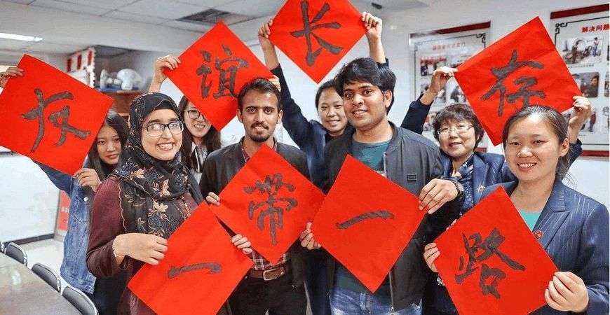 巴基斯坦小伙在中国买茶叶,结账时老板一句话