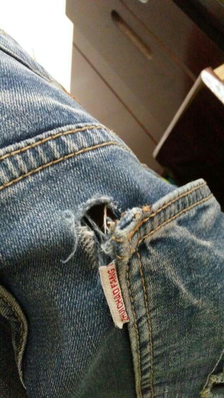 牛仔裤背后口袋破了个洞,可以拿到裁缝店补吗