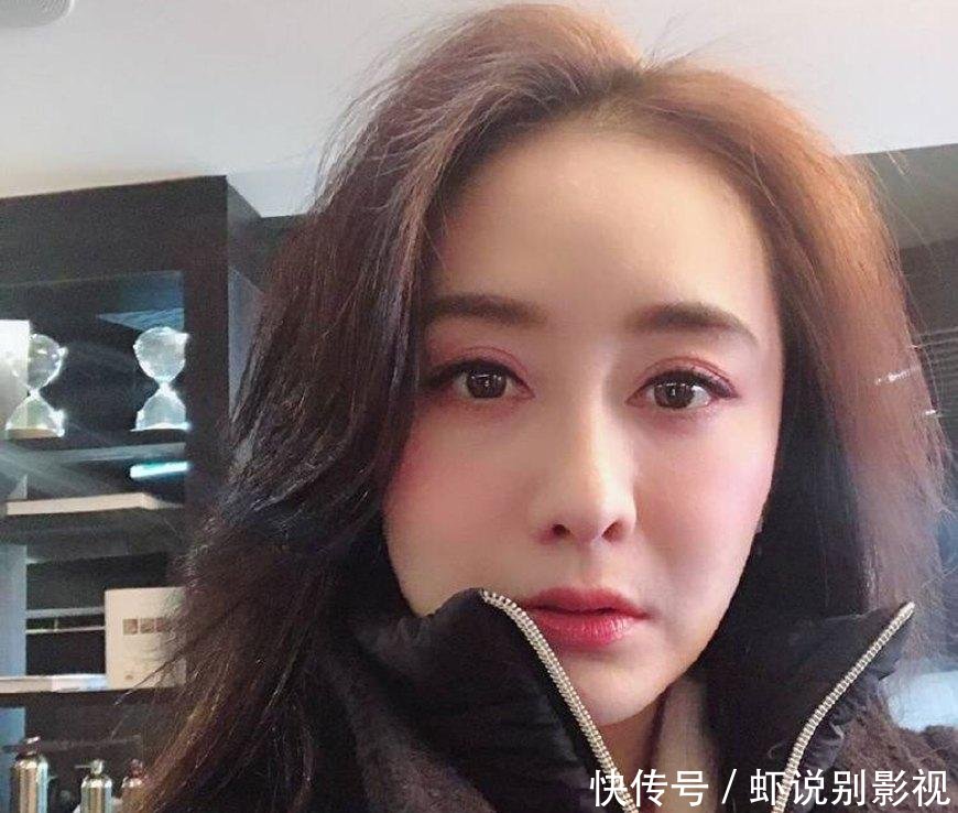 她曾是周星驰《女生撞鬼》的清纯女主,星爷这裸师兄动漫图片