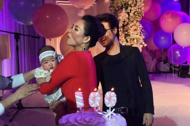 章子怡为何那么爱汪峰,看到他起床后做的第一