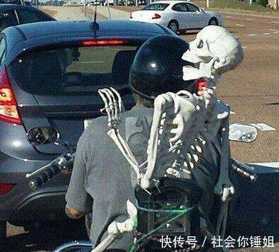大哥,你今天拉的客人有点奇怪啊,后面人都看无语了 BBIN捕鱼大师游戏