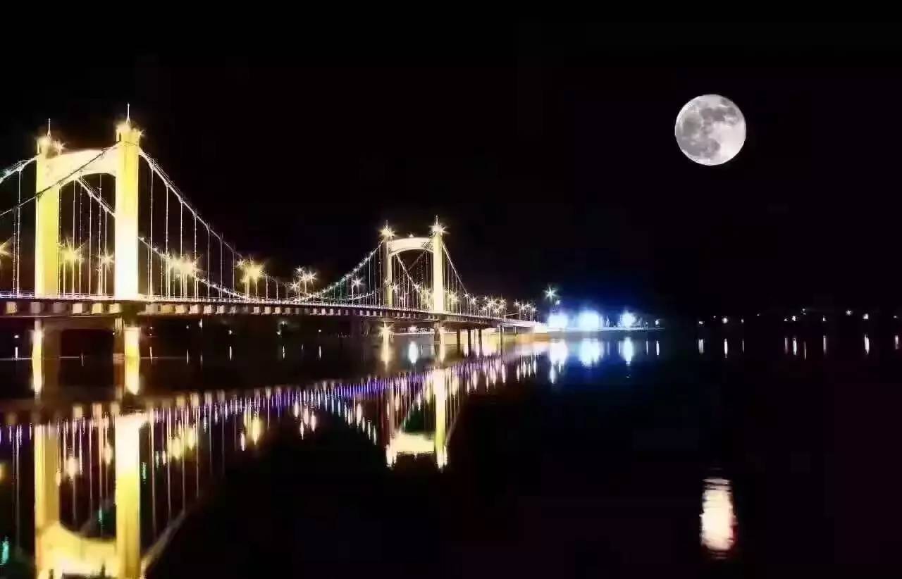 全球各地超级月亮大比拼,新加坡的真令人心塞~