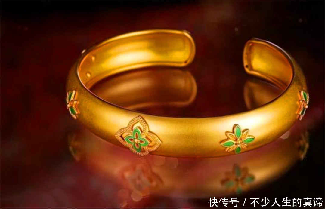 啥牌子的黄金含金量最高 t01a8ee48b33697d23a.jpg