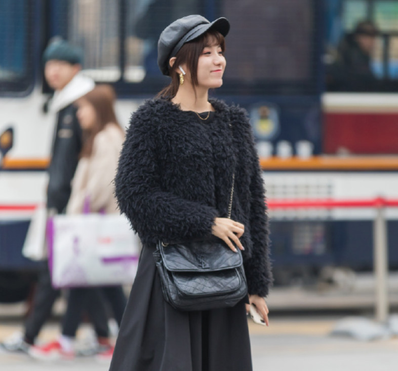 同款毛衣拍照搭配 t01a97d968faa1b4810.jpg