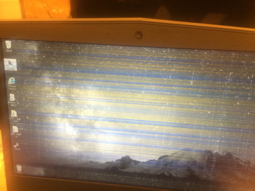 笔记本屏幕花了阿,变成黑白的了,而且类似电视