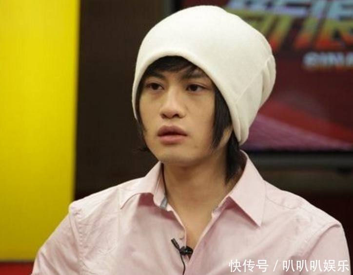 成名,走红后与八位粉丝擦出火花,网友吐槽渣男