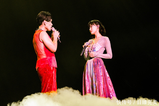 杨宗纬唱着抖音神曲,带着让你痒的黄龄即将空