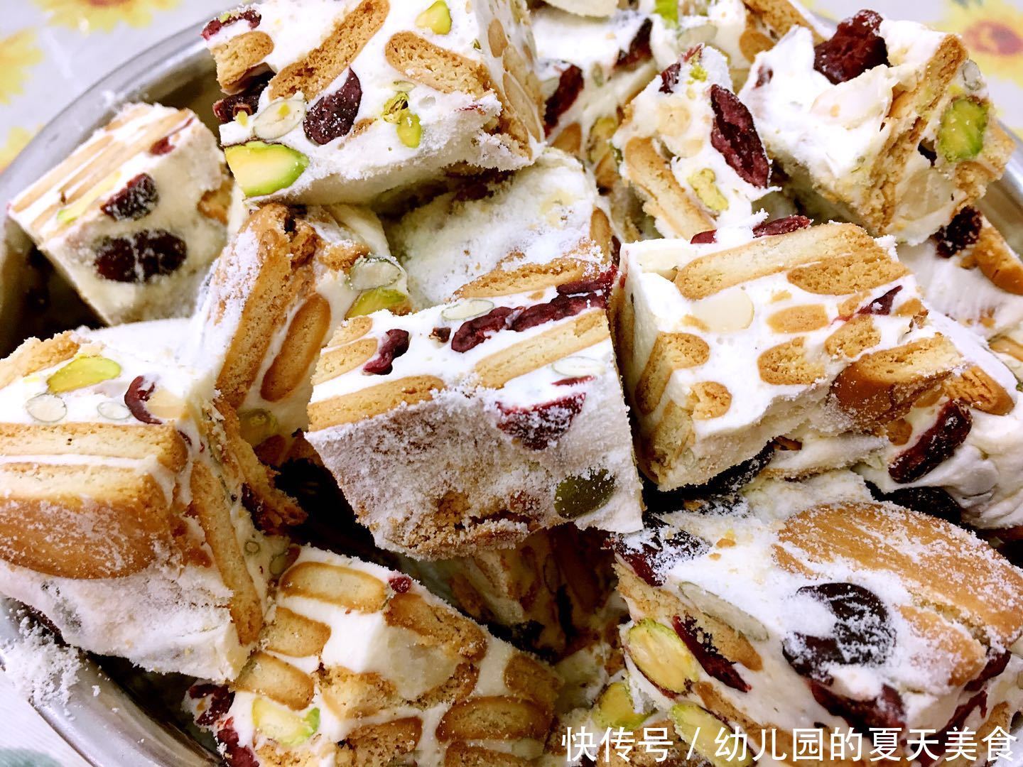 原味雪花酥,牛轧糖里加饼干,不同的口感层次的