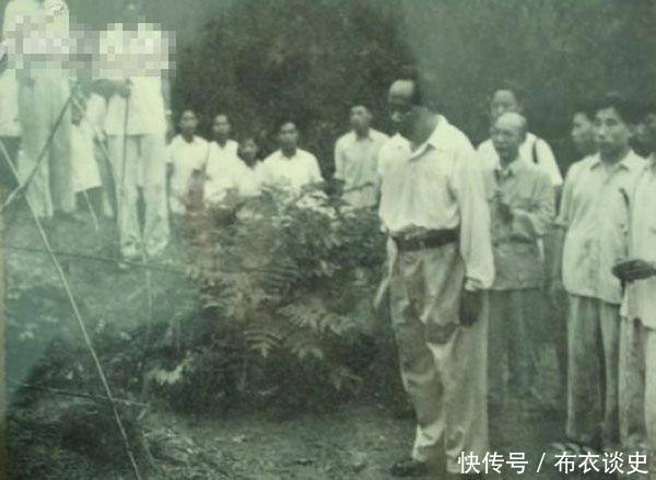 1959年毛主席回韶山祭祖的珍贵照片,第三张看哭随行人员!