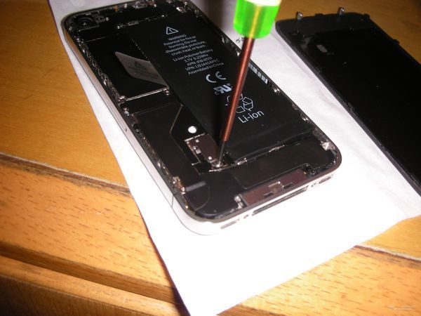 苹果4手机电池好吗 ?怎么换 里面的数据能丢了