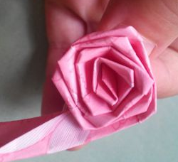 一个长条纸怎么折手工制作玫瑰花_360问答