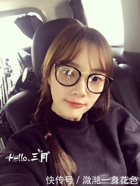 李小璐俏皮少女装接甜馨,网友穿这样去幼儿园