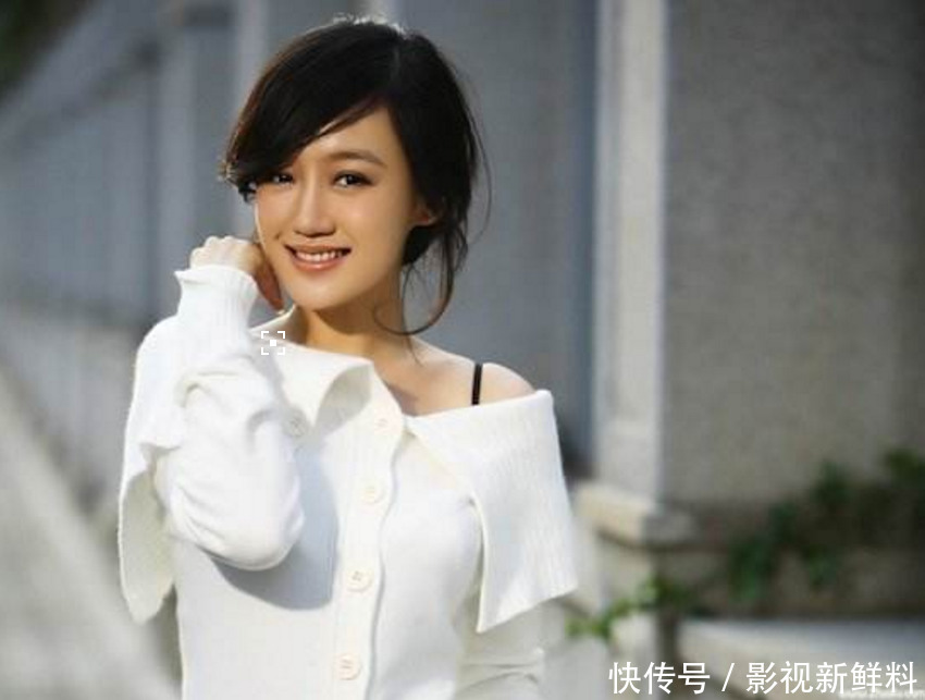 万万没想到,央视一姐竟然跟陆毅鲍蕾夫妇、胡