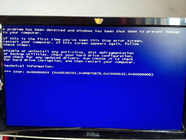 电脑一启动就是蓝屏,安全模式也进不去,是XP的