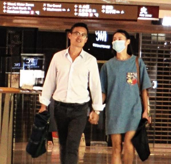 梁洛施12岁逃学吸烟,21岁成未婚妈妈,23岁坐拥上亿身家,狗血剧都不如她人生的一半精彩!
