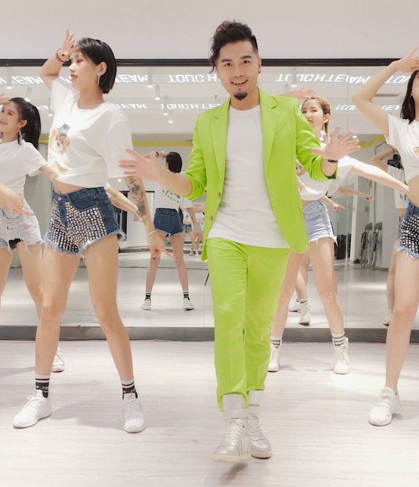萧全创作演唱国民神曲《海草舞》官方舞蹈版MV首发
