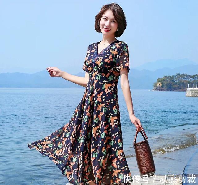 浪漫夏日,中年的你可要耍点“心机”了,这3件连衣裙,优雅减龄 亚洲城网址
