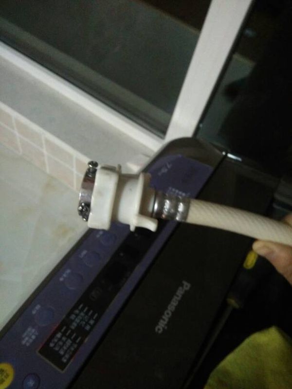 panasonic洗衣机的接水管和水龙头怎么接在一