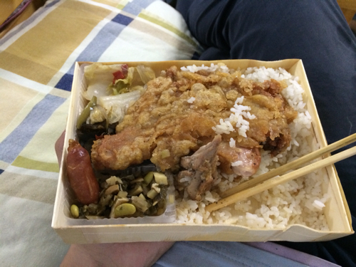 高中伙食太差每天晚上都叫这种鸡腿饭外卖。王教师红艳南京市高中图片