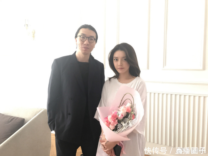 人气主播崔阿扎登《男人装》,粉丝:祝线下事业