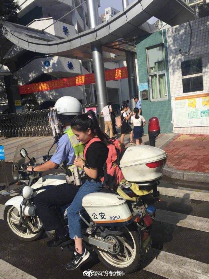 交警蜀黍緊急送考 廣州一粗心女考生走錯考場