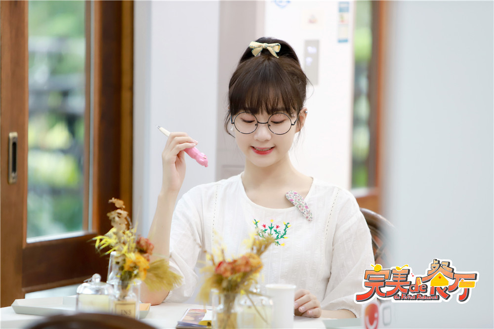 而另一边,薛凯琪,王菊,李子璇,陈意涵estelle经营的米仓餐厅,似乎并没