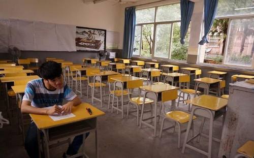专属一人的考场,考试院专门把他的语文高考考