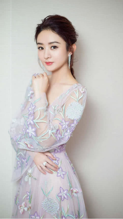 赵丽颖与三任经纪人开撕,究竟是谁的问题,经纪