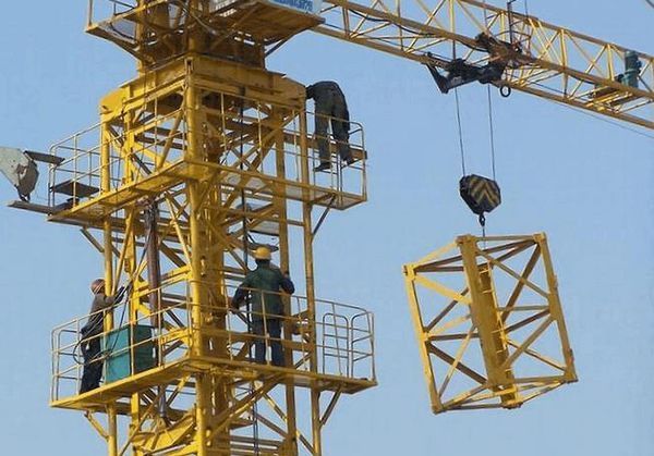 塔吊是怎么给自己加高的_360问答