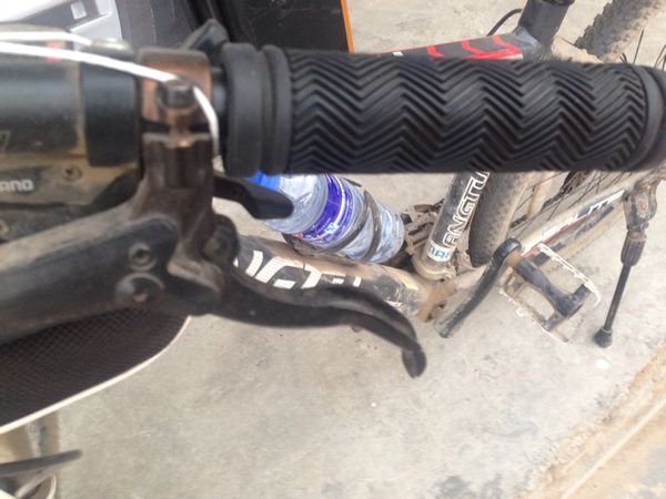 山地自行车 后面刹车不管用了 请问 怎么调 刚开