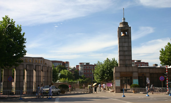 学校介绍 南京师范大学附属中学是一所发展中的百年老校,是江苏省