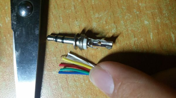 这种3.5mm的音频线该怎么接?这四种颜色分别