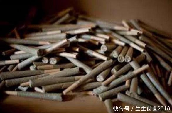 男子偷了辆自行车，感觉轮胎不对劲，割开轮胎取出东西后大惊失色