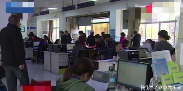 一位市民到社保办理退休,查询缴费记录后才知