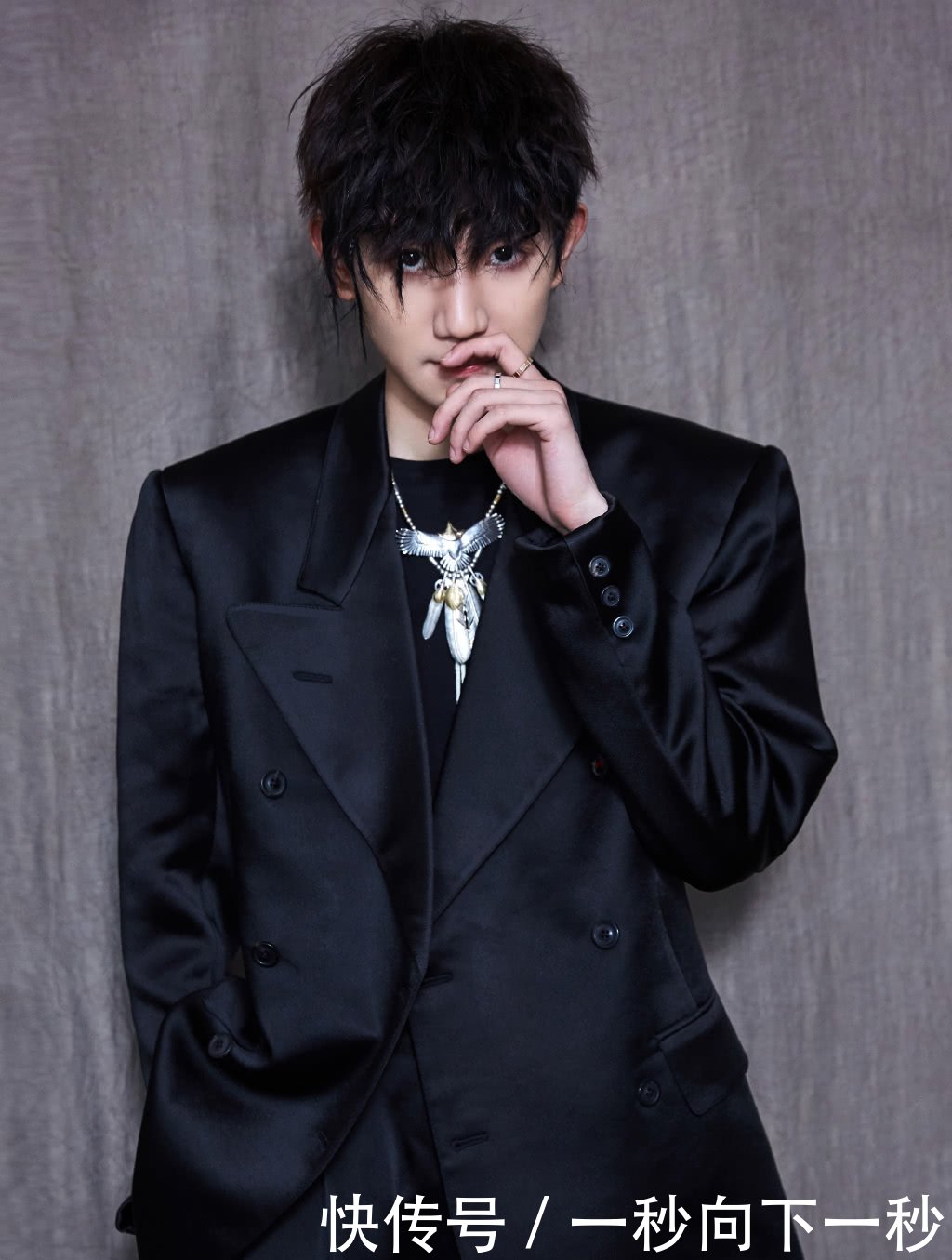 王源参加《我是唱作人》谈对陈意涵初印象,直