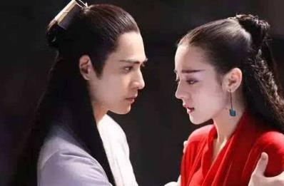 热巴现身机场,却被粉丝错认成杨颖她转身回复