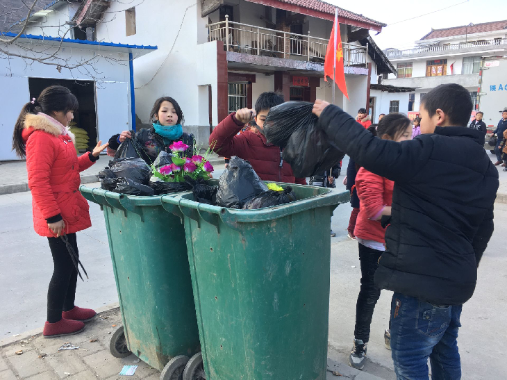 西口明德小学开展爱护环境,扮靓家园活动