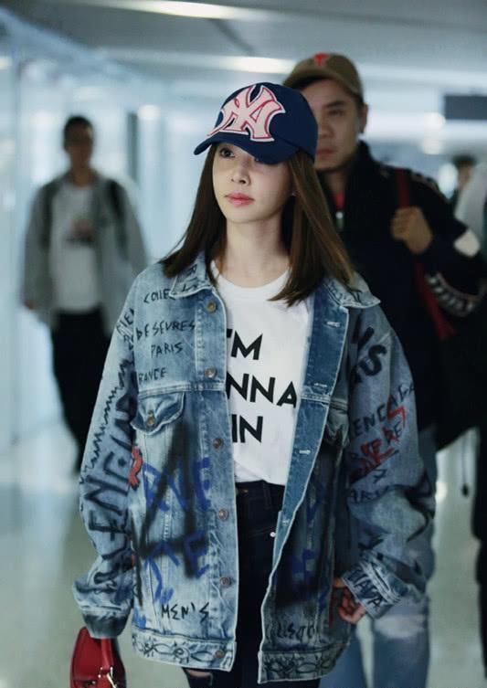 太仙了!蔡依林流粉色眼泪秀精致锁骨