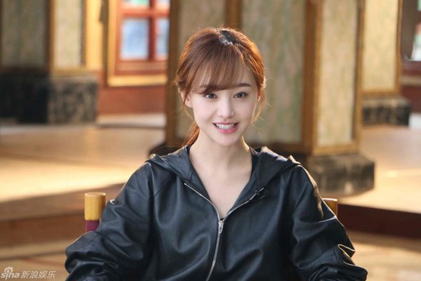 谁有郑爽这两张照片原图?其中一张也行,求!_3