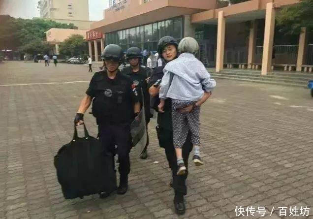 特警抱八旬奶奶，冲刺一千米，感动万千网友