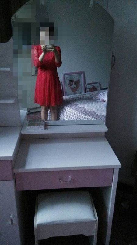 【帮忙】看一下这裙子配什么鞋子好看? 红色蕾
