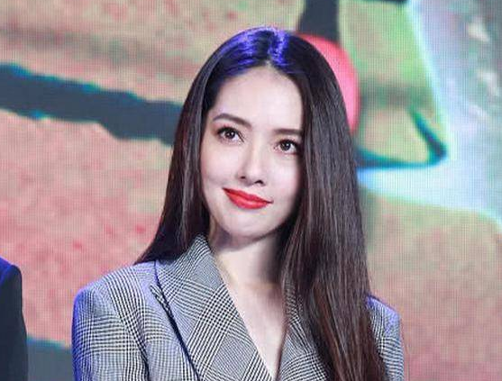 杨紫与郭碧婷同框,未修照差距太大,整容脸和天